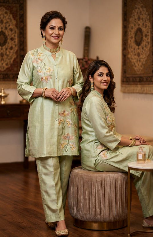 Women's Sage Green Floral Embroidered Kurta Set