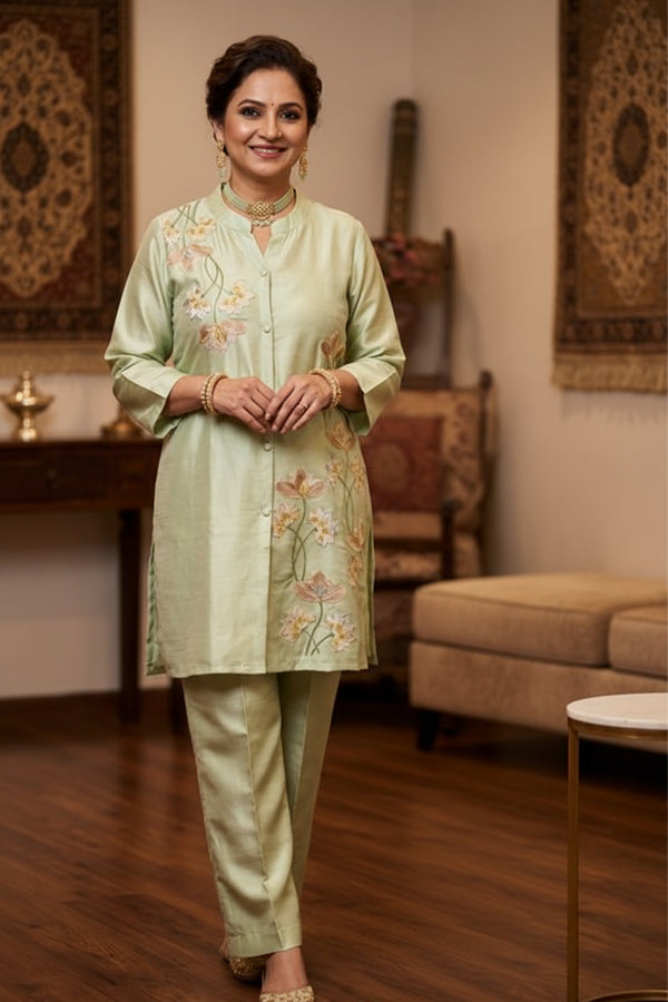 Women's Sage Green Floral Embroidered Kurta Set