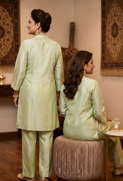 Women's Sage Green Floral Embroidered Kurta Set