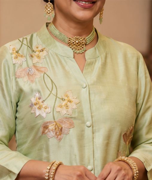 Women's Sage Green Floral Embroidered Kurta Set